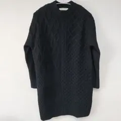 ブラックケーブルニット長袖セーター