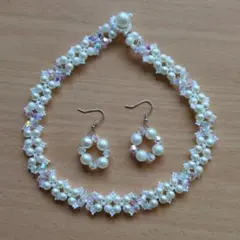 パールチョーカーとピアスセット