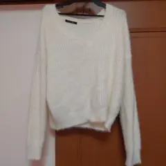 INGNI ホワイト Vネック 長袖ニットセーター