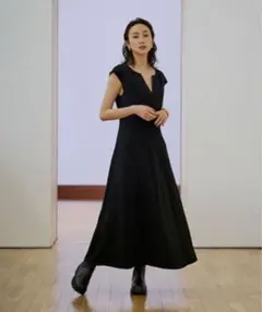 キーネックワンピース