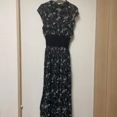 【成瀬愛里さん着用】&.NOSTALGIA ウエストリブオフプリーツワンピースのサムネイル