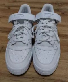 試着のみ　30cm　adidas FORUM LOW スニーカーのサムネイル