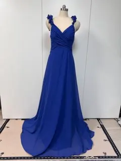 青いフラワー付きストラップドレス