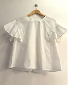 お値下げ⭐︎Te chichi フリル袖 半袖ブラウス ホワイト バックボタンのサムネイル