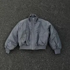 今季の主役アウター！スタンドカラーのテック系ブルゾン