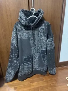 RVCA バンダナ柄 パーカー - メルカリ