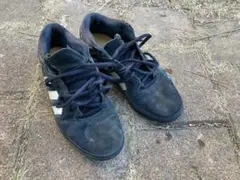 adidas ブラック スニーカー キズ汚れあります 神経質な方はご遠慮下さい