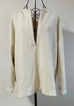 【BEAUTY&YOUTH】クリーム色 Vネック 長袖ニット【新品未使用】