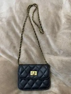 ブラックレザーショルダーバッグ