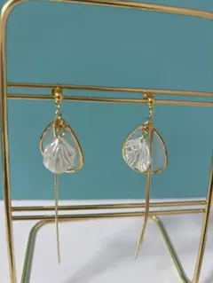 ・:*+.ハンドメイドピアス.:+揺れる貝殻