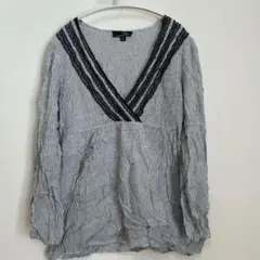 スザンヌベトロ【M】ストライプ　袖絞り　レースVネック　長袖シャツ　ブラック