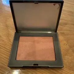NARS ブラッシュ N777 ミニ 人気 デパコス - メルカリ