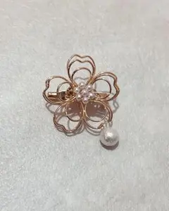 桜　フラワーモチーフブローチ　おしゃれ　ラメ　パール　卒業式　入学式