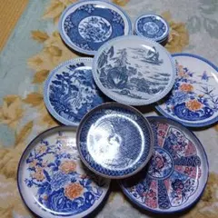 伝統的な青と白の和風皿いろいろ