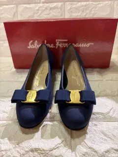 Salvatore Ferragamo ネイビー ヴァラリボンリボンパンプス5Cのサムネイル
