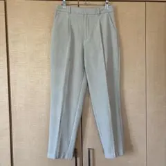 グレーベージュ タック入り スラックス
