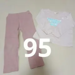 ピンクのトップス、ズボンセット