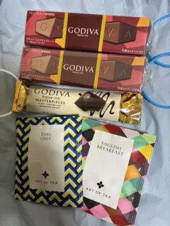 GODIVA☆ミルクチョコヘーゼルナッツ&ダークチョコガナッシュ➕紅茶