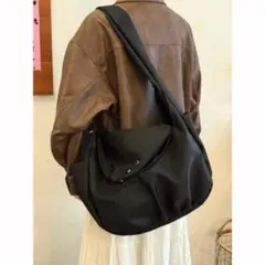 ショルダーバッグ メッセンジャーバッグ ボディバッグ 通勤通学 黒 シンプル