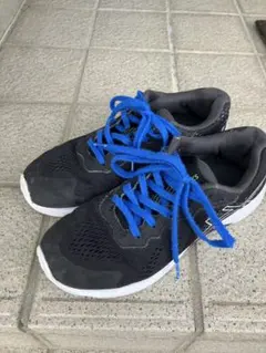 u*7様 ASICS スニーカー　キッズ　子供靴　22.5
