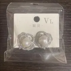 パールとクリスタルの花形ピアス