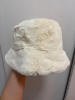 GU アイボリー ファーバケットハット