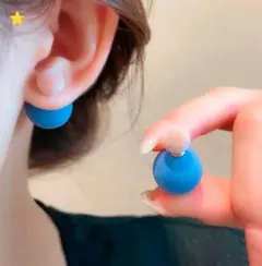 青とピンクの球体デザインピアス　カジュアル　エレガント　ポップ　ガーリー