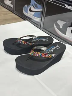 Skechers カラフルビーズ ブラックウェッジサンダル高さ7.5cm