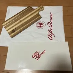 【新品】Alfa Romeo刻印 木製カッティングボード