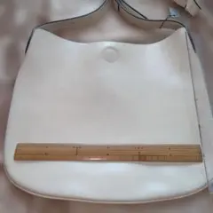 ホワイトレザーショルダーバッグ 本体本革 持ち手合皮