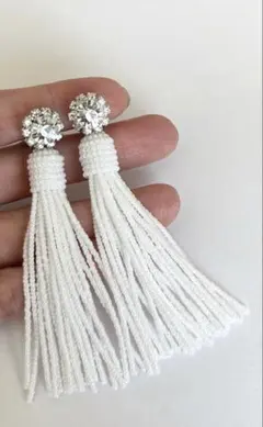 ホワイトタッセルイヤリング