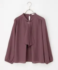 Honeys アクセ付ボウタイブラウス