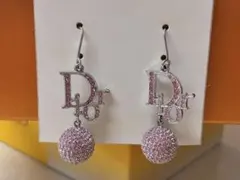 Christian Dior フラワーモチーフ Dロゴ ピアス - メルカリ
