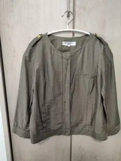 ナチュラルビューティーベーシック　ノーカラージャケット　七分袖