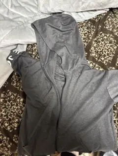 グレー フード付きジップアップパーカー