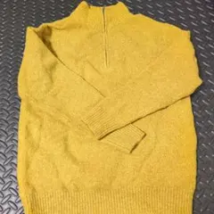 マスタード色 ハイネックセーター