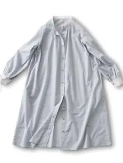 【完全新品】and myera アイスグレーのクレリックワンピースのサムネイル