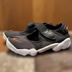 【人気】NIKE AIR RIFT エアリフト 黒　足袋スニーカー　24cmのサムネイル