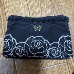 ANNA SUI黒いバラ刺繍のファスナーポーチ
