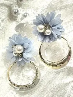 ライトブルーフラワーピアス