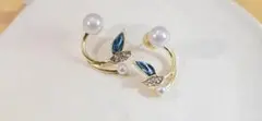 パールと葉デザインのピアス