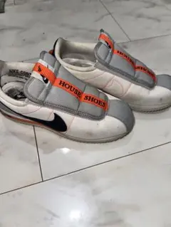 Nike House Shoes ホワイト/グレー/オレンジ