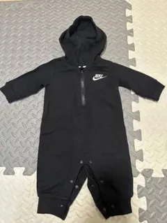 NIKE ブラックロンパース フード付き