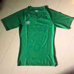 umbro Vネック 半袖 Tシャツ　サイズO