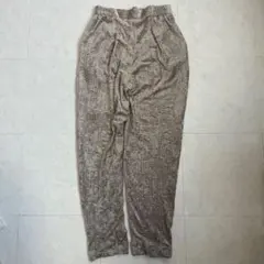 ベージュ カジュアルパンツ