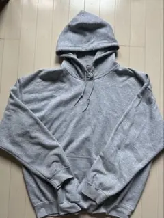 グレー フード付きパーカー