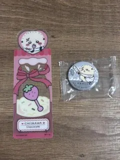 ちいかわ　ラッコ　栞　くら寿司缶バッジ