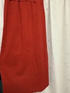 リブ編み赤タイトスカート 前スリット付き