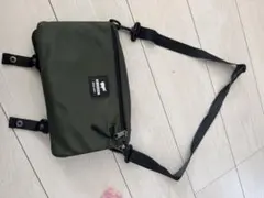 オリーブグリーン ショルダーバッグ ウェットティッシュケース付き　カバック