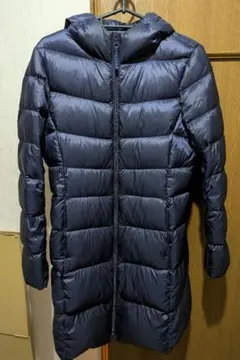 ユニクロ　ウルトラライトダウンフーデッドコート　ネイビー　М